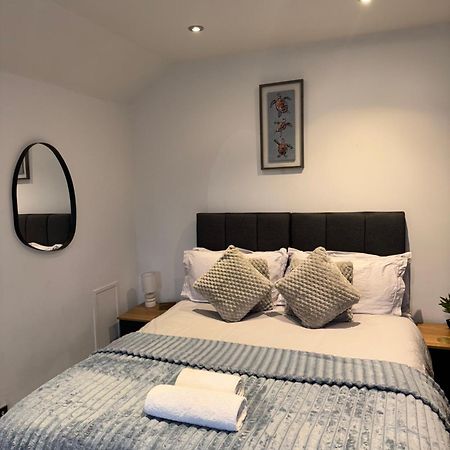 Cosy Countryside Stay- Waters Upton, Telford Exterior photo
